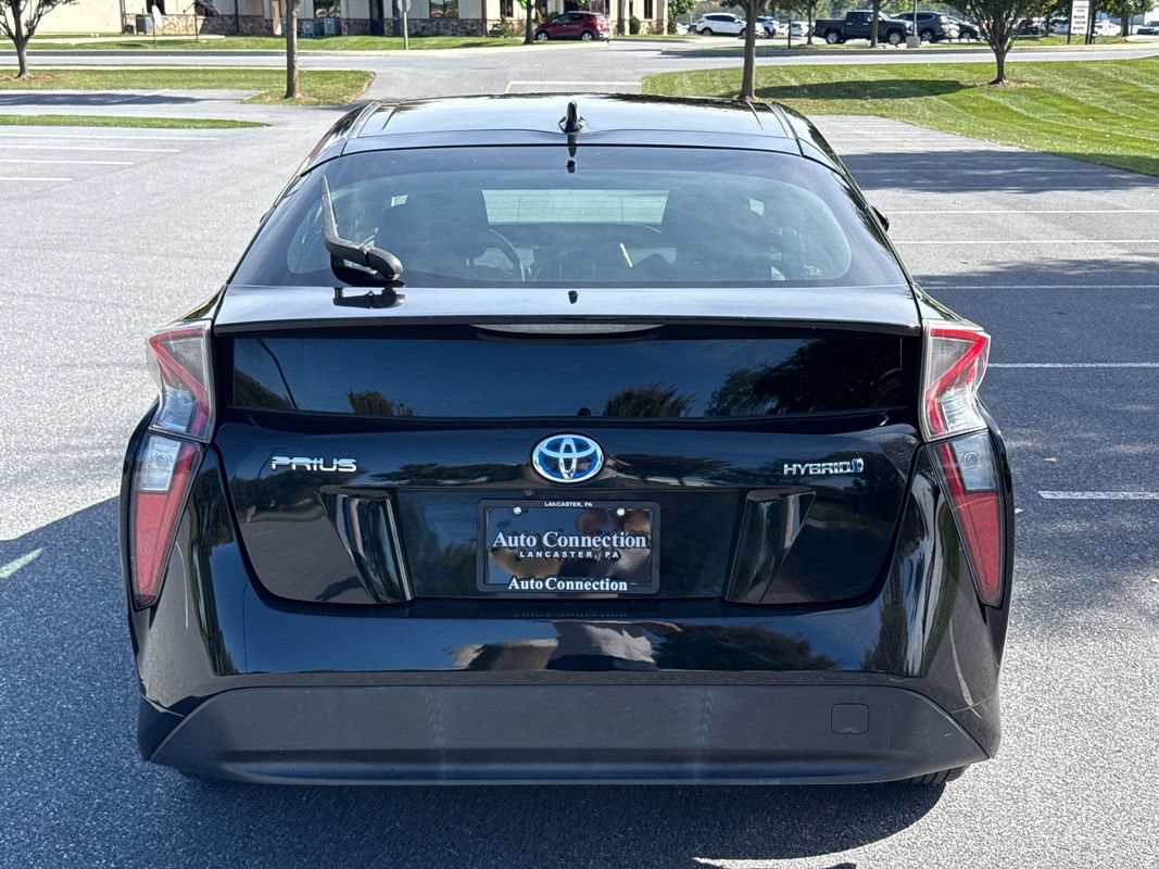 Used 2017 Toyota Prius Two w/ Carpet Mat Package FWD image 6