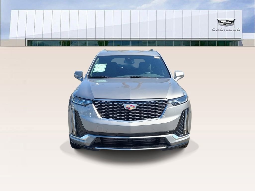 Used 2025 Cadillac XT6 Luxury image 3