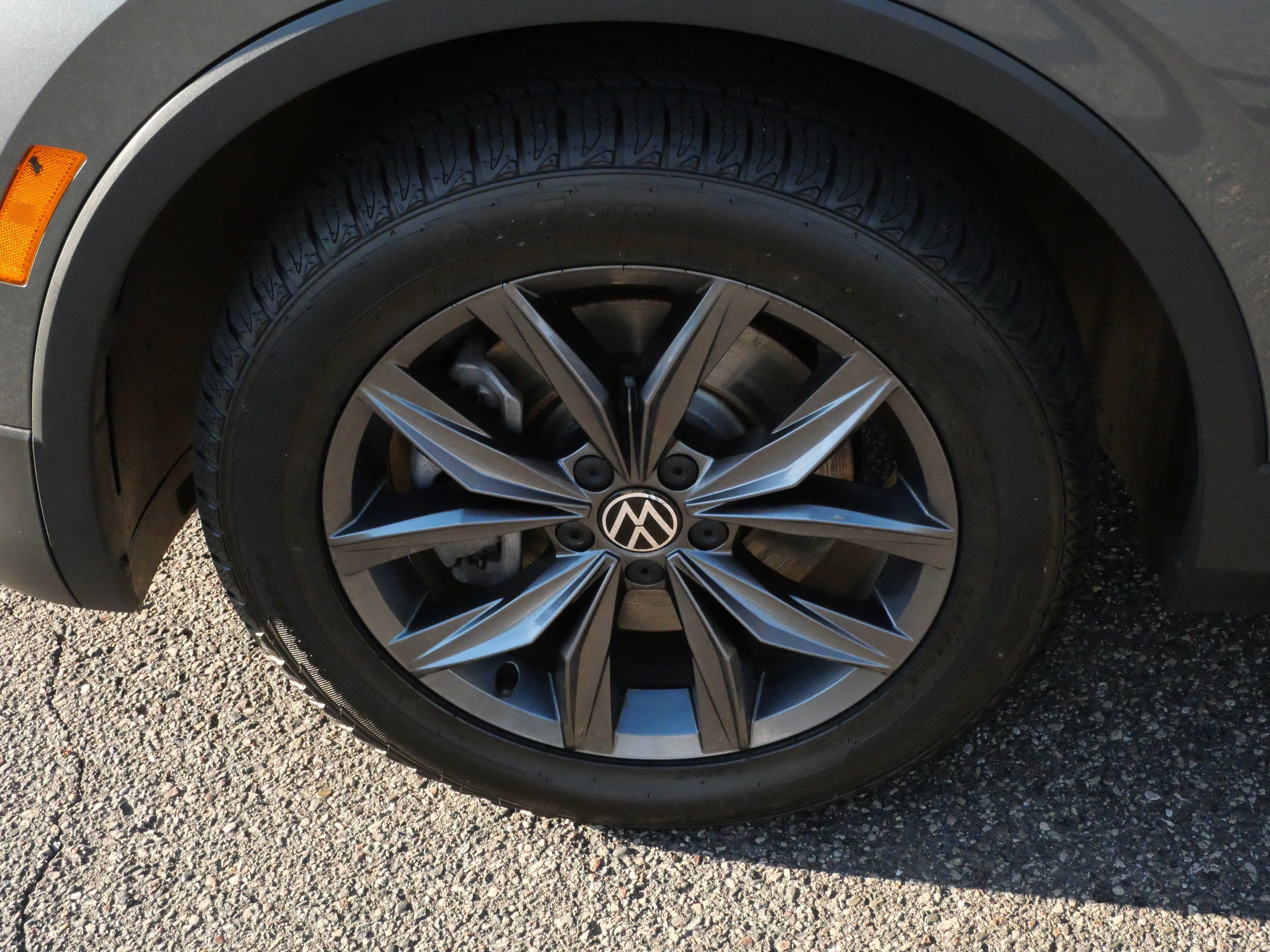 Certified 2023 Volkswagen Tiguan SE w/ Panoramic Sunroof Package AWD/4WD image 15