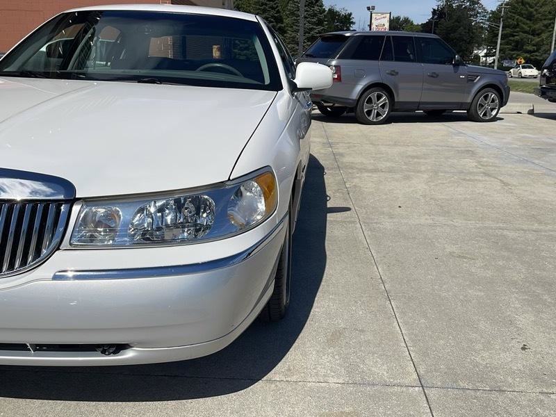 Used 1999 Lincoln Town Car Signature RWD image 5