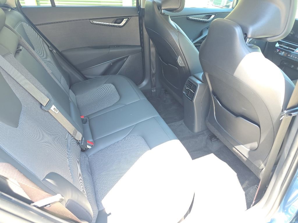 Used 2025 Kia Niro EX FWD image 16