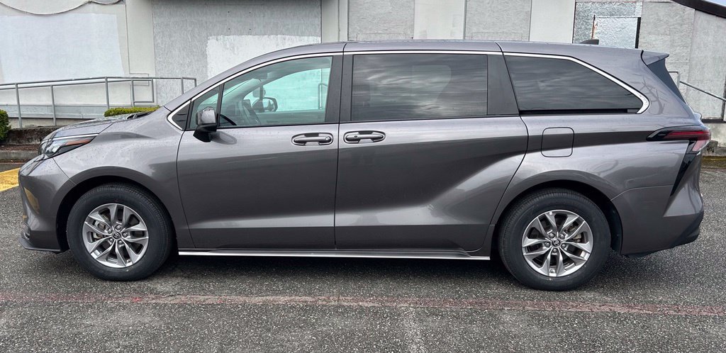 Certified 2024 Toyota Sienna LE AWD/4WD image 8