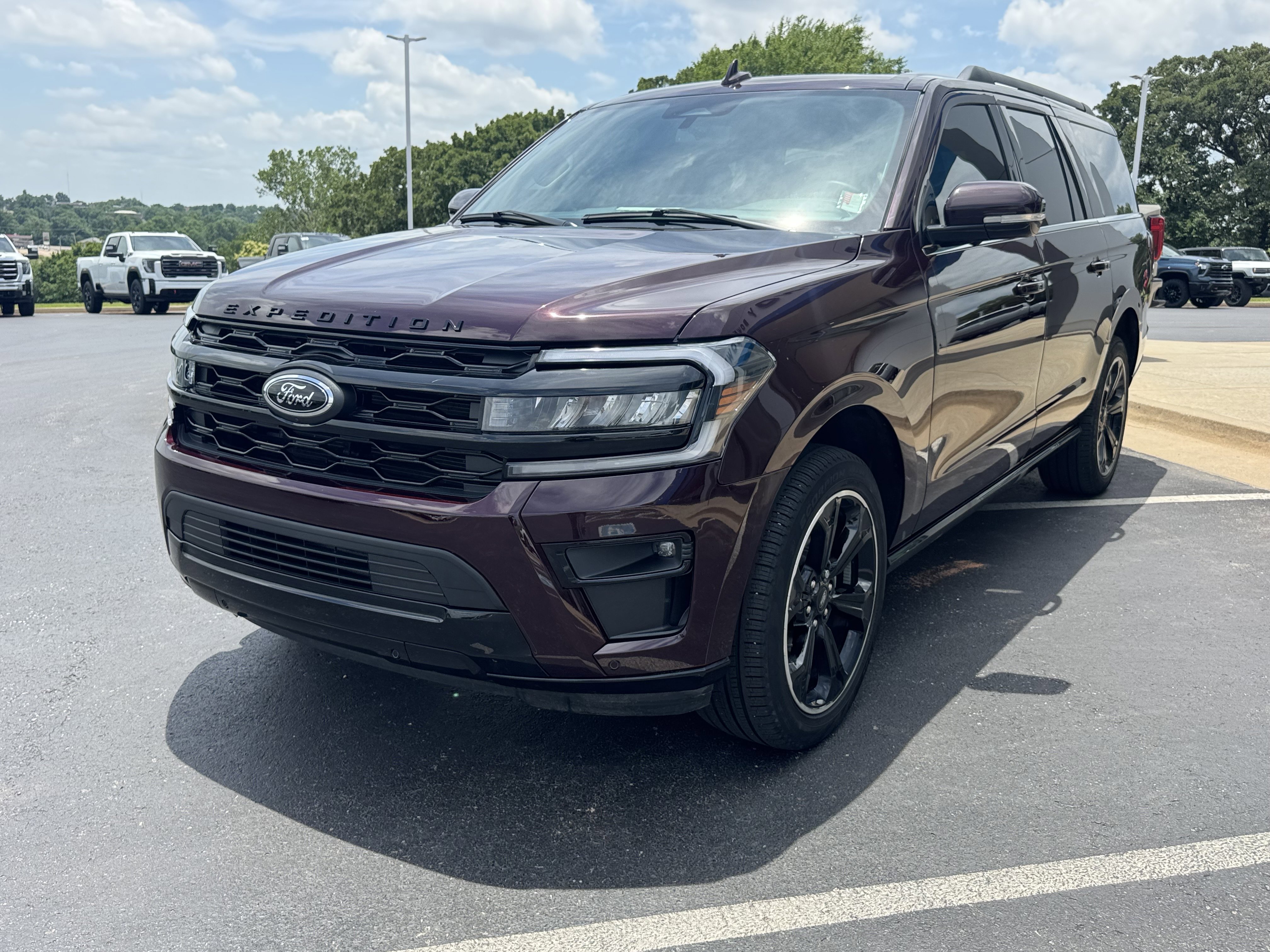 Used 2024 Ford Expedition Max Limited AWD/4WD image 2
