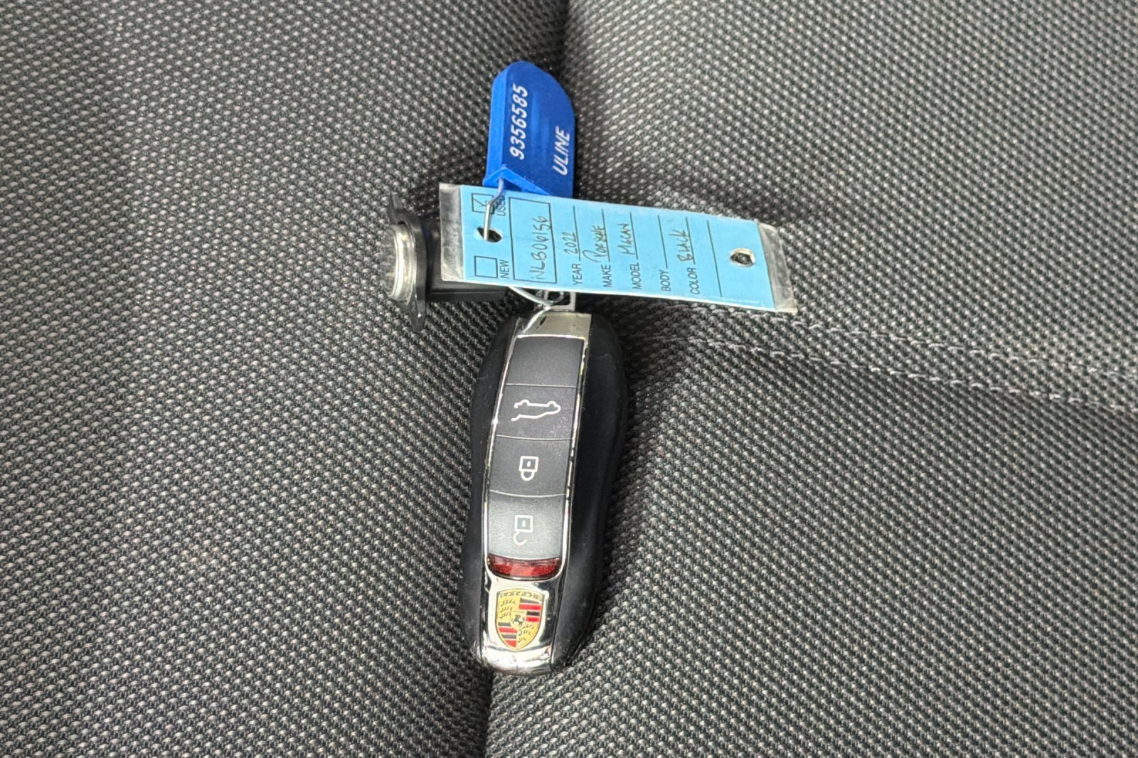 Used 2022 Porsche Macan w/ Driver Memory Package image 24