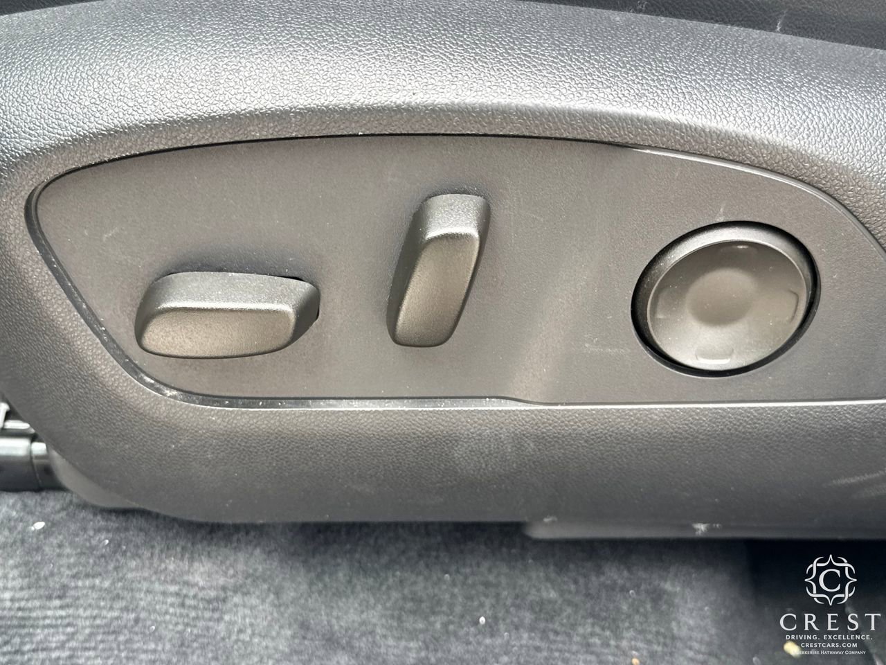 Used 2024 GMC Acadia Elevation image 11