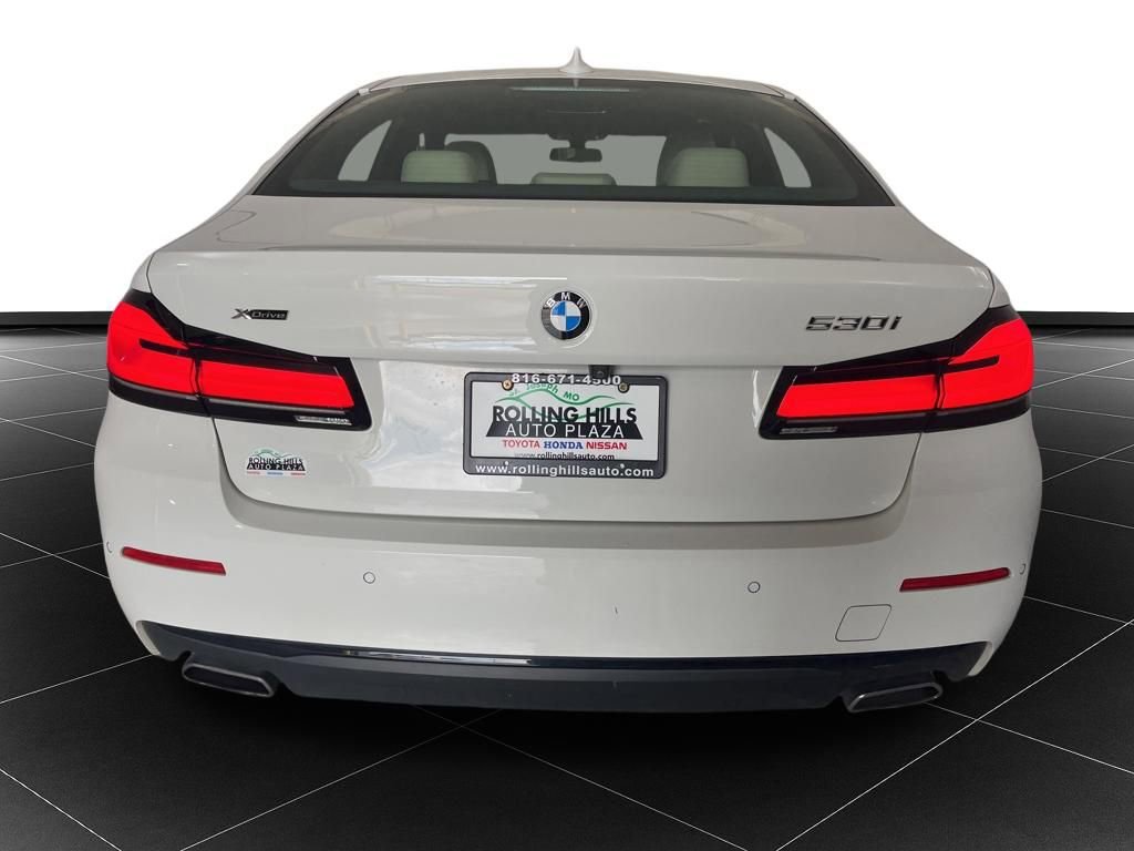 Used 2022 BMW 530i xDrive w/ Premium Package AWD/4WD image 4