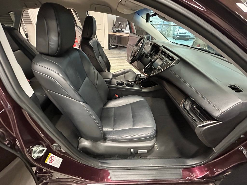 Used 2018 Toyota Avalon XLE image 38