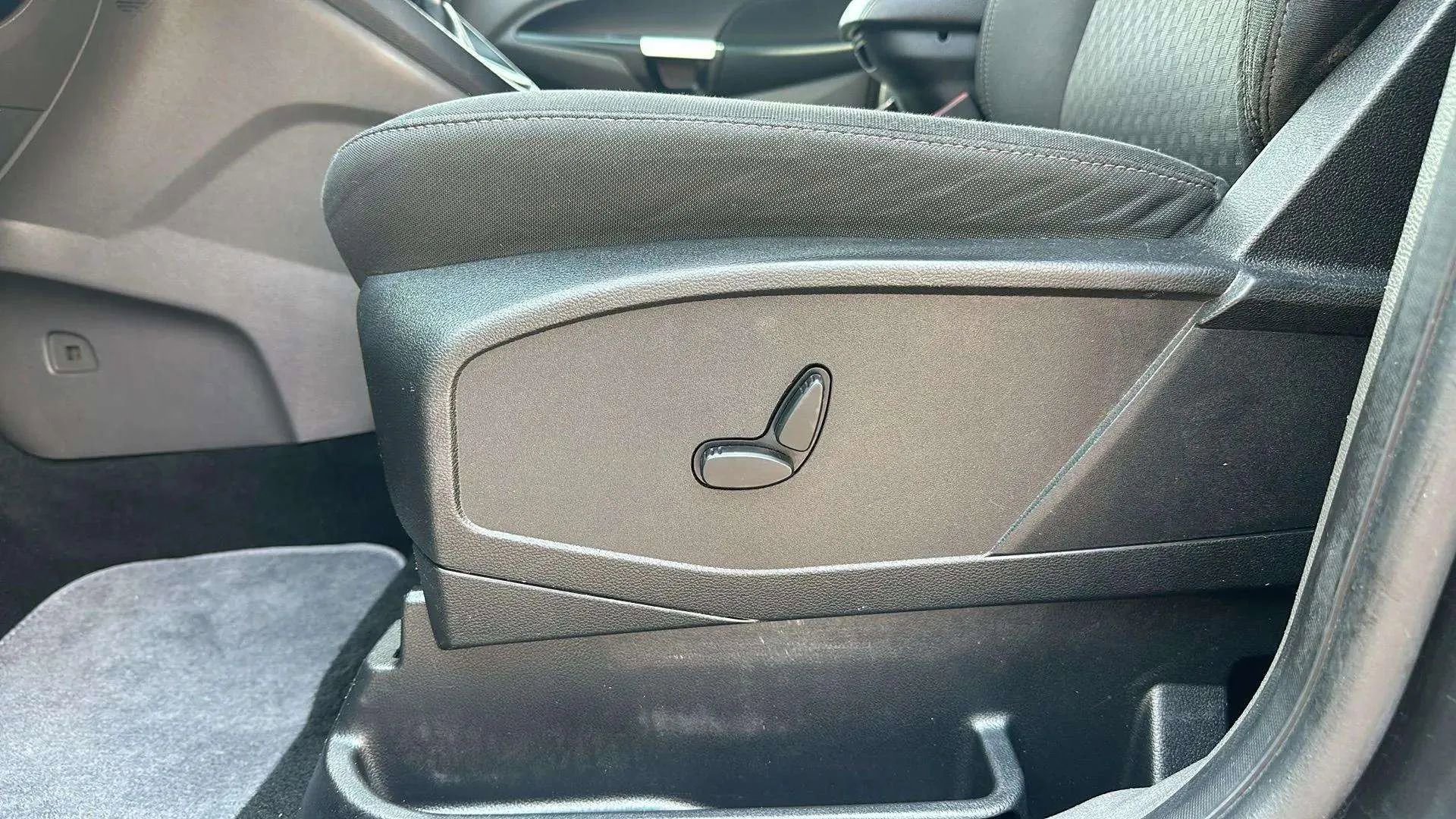 Used 2020 Ford Transit Connect XLT image 13