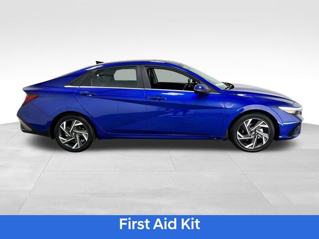 Certified 2025 Hyundai Elantra Limited FWD image 2