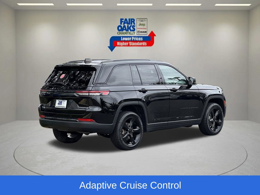 Used 2023 Jeep Grand Cherokee Limited w/ Black Appearance Package AWD/4WD image 8