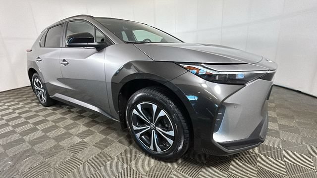 Used 2023 Toyota bZ4X AWD image 2