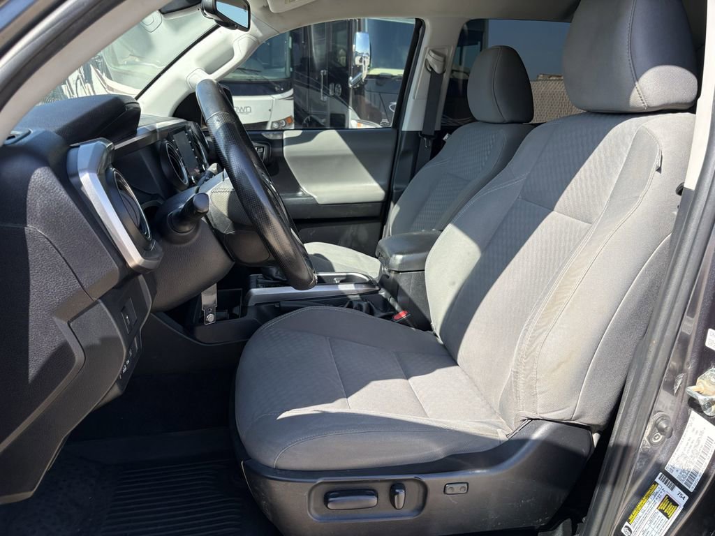 Used 2022 Toyota Tacoma SR5 w/ Technology Package image 12