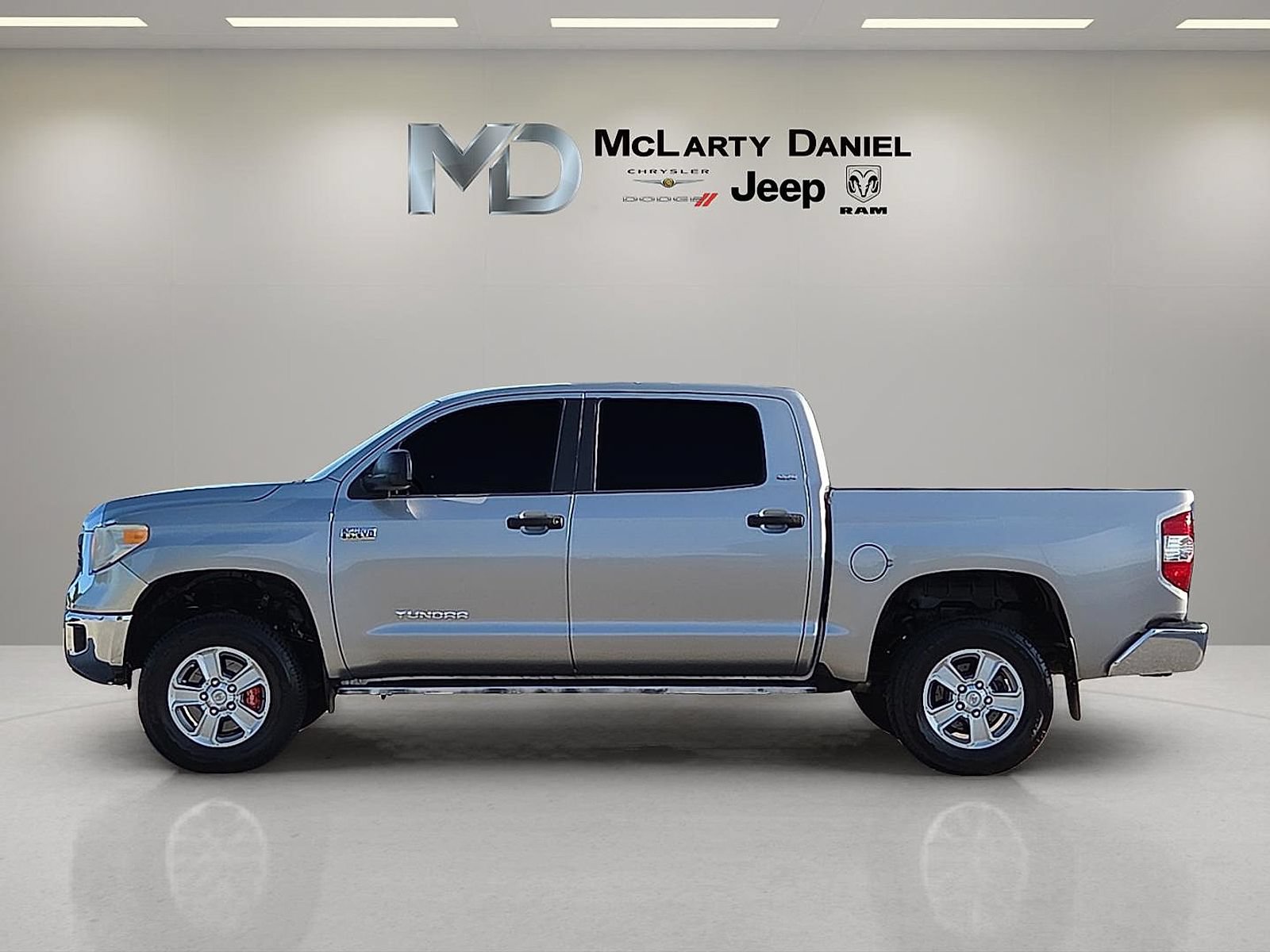 Used 2014 Toyota Tundra SR5 AWD/4WD image 3