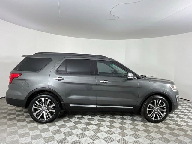 Used 2017 Ford Explorer Platinum image 4