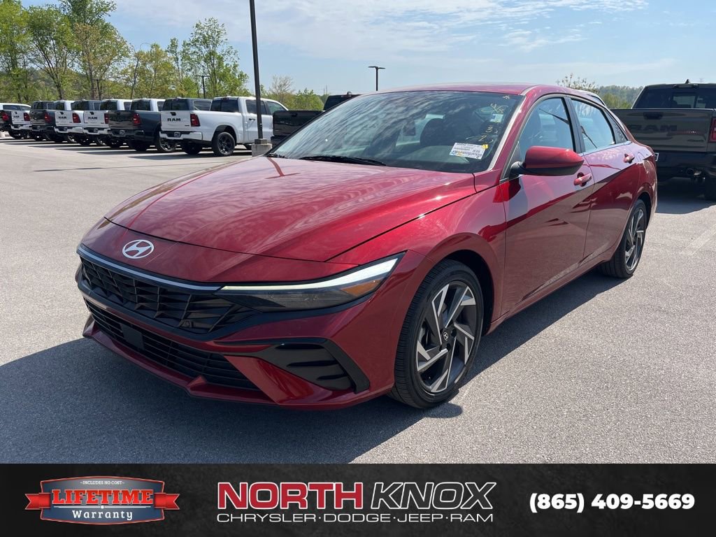 Used 2025 Hyundai Elantra SEL image 1