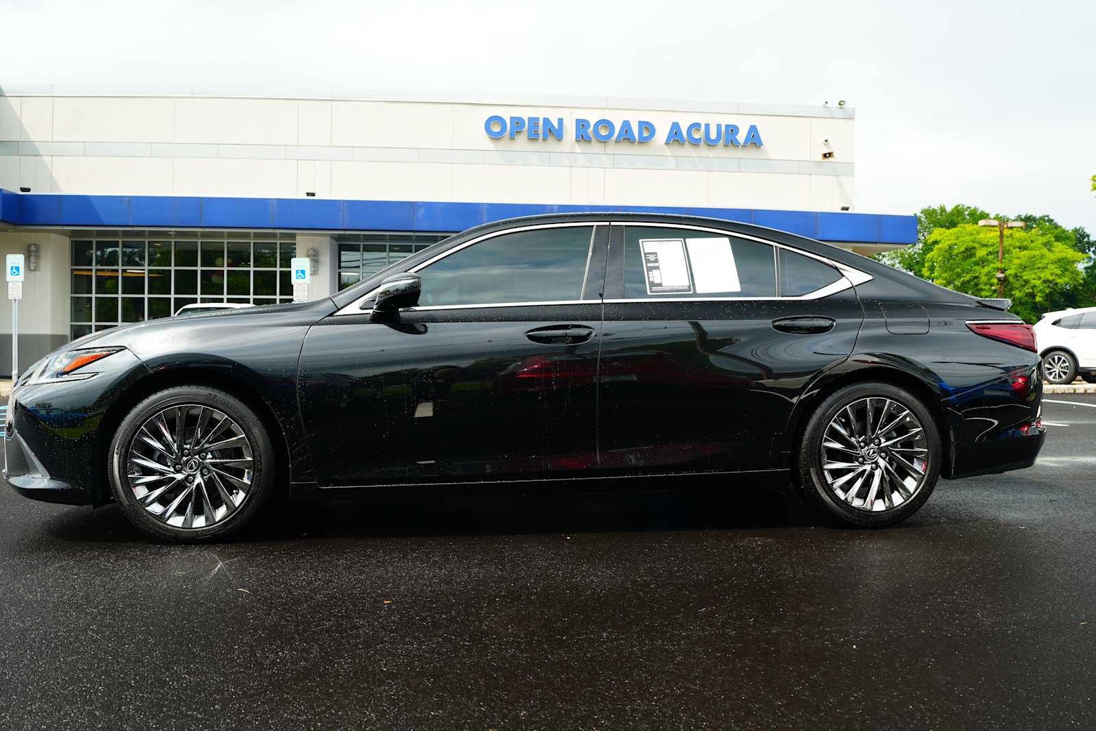 Used 2024 Lexus ES 350 Ultra Luxury w/ Accessory Package (Z2) FWD image 4