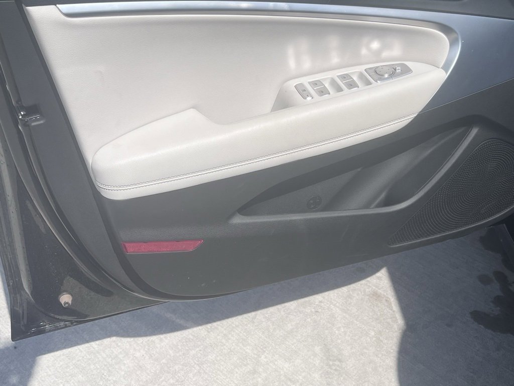 Used 2025 Genesis G70 2.5T image 18