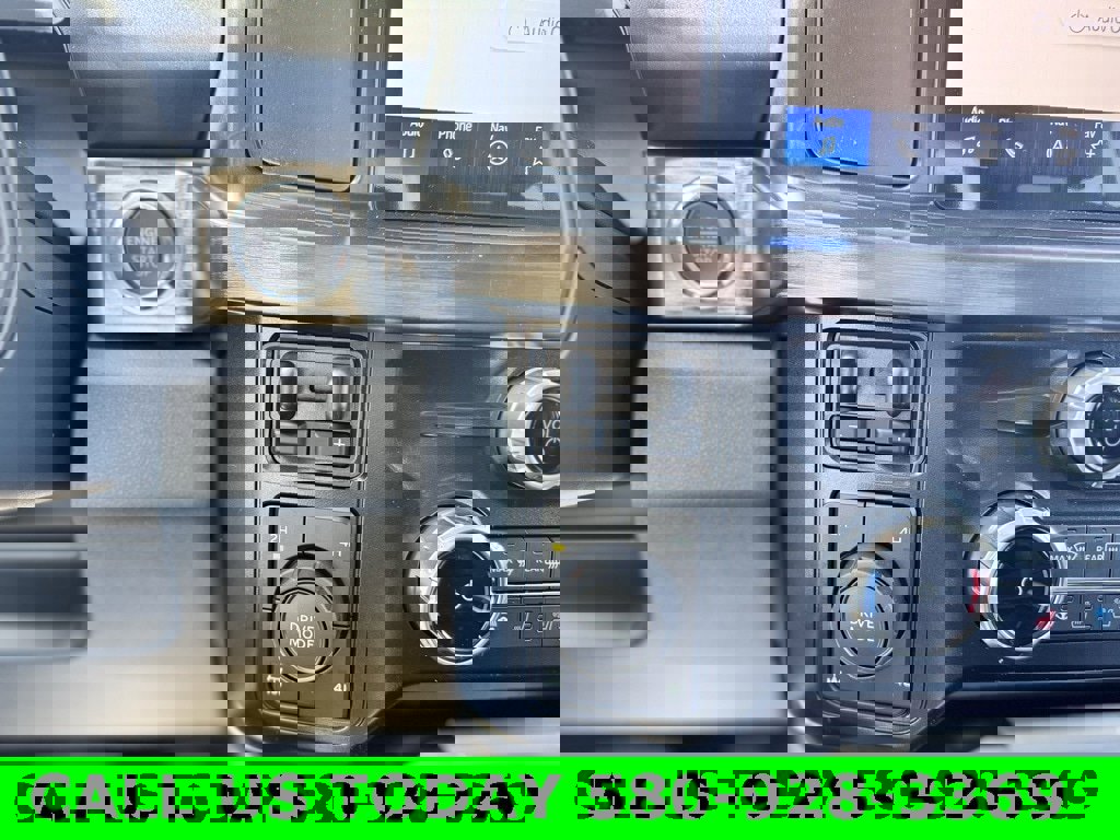 New 2025 Ford F250 Lariat w/ Chrome Package image 28