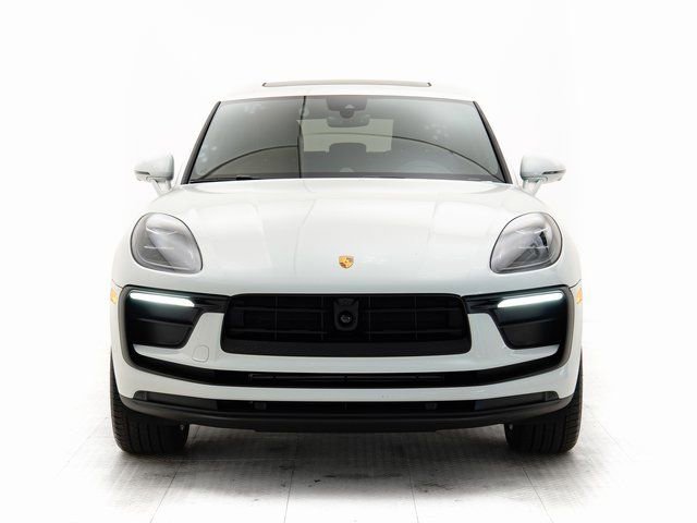 Certified 2025 Porsche Macan image 32