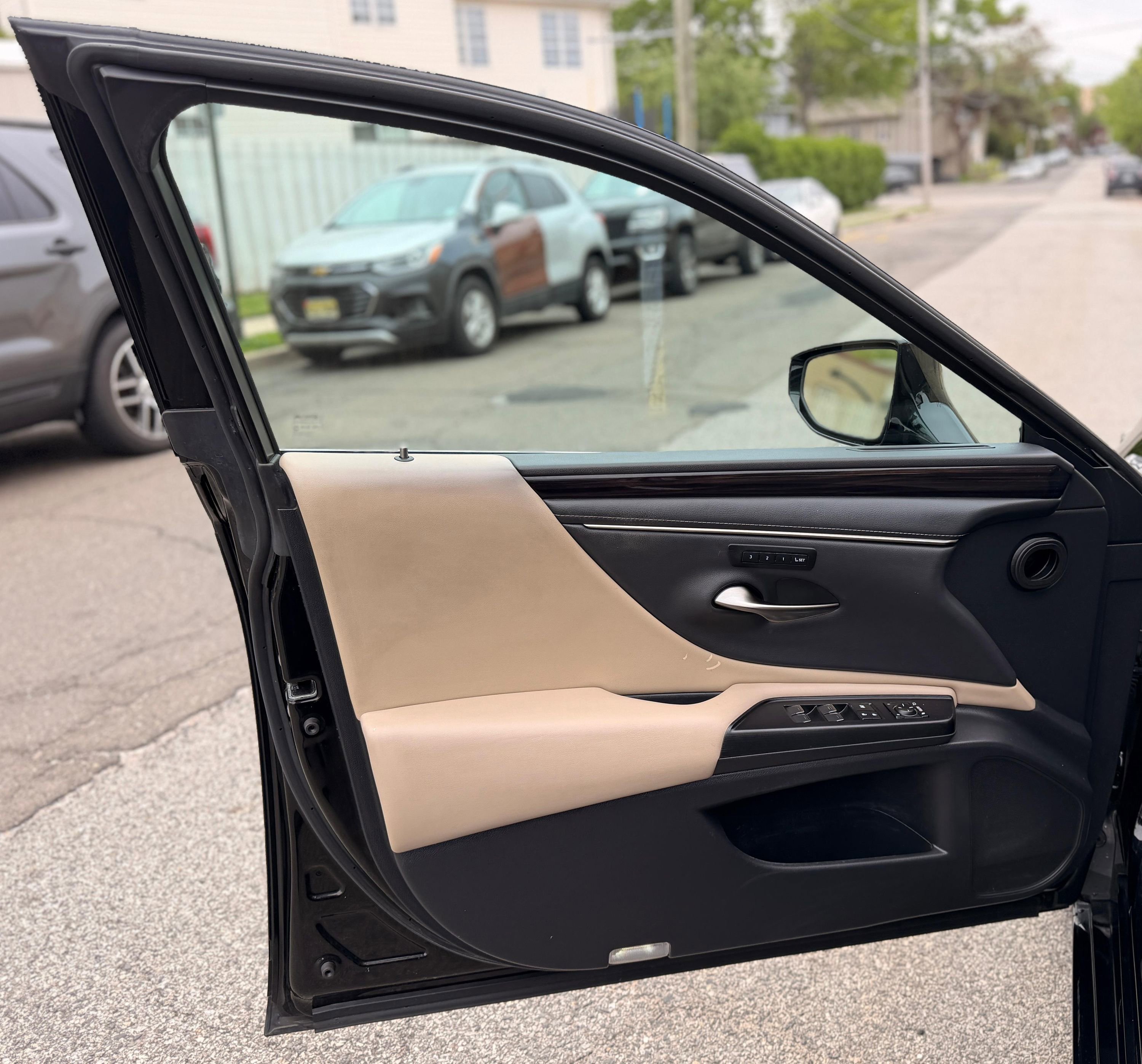 Used 2021 Lexus ES 250 w/ Premium Package AWD/4WD image 16