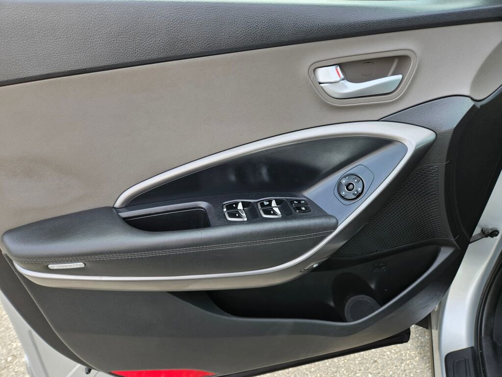 Used 2018 Hyundai Santa Fe Sport FWD image 17