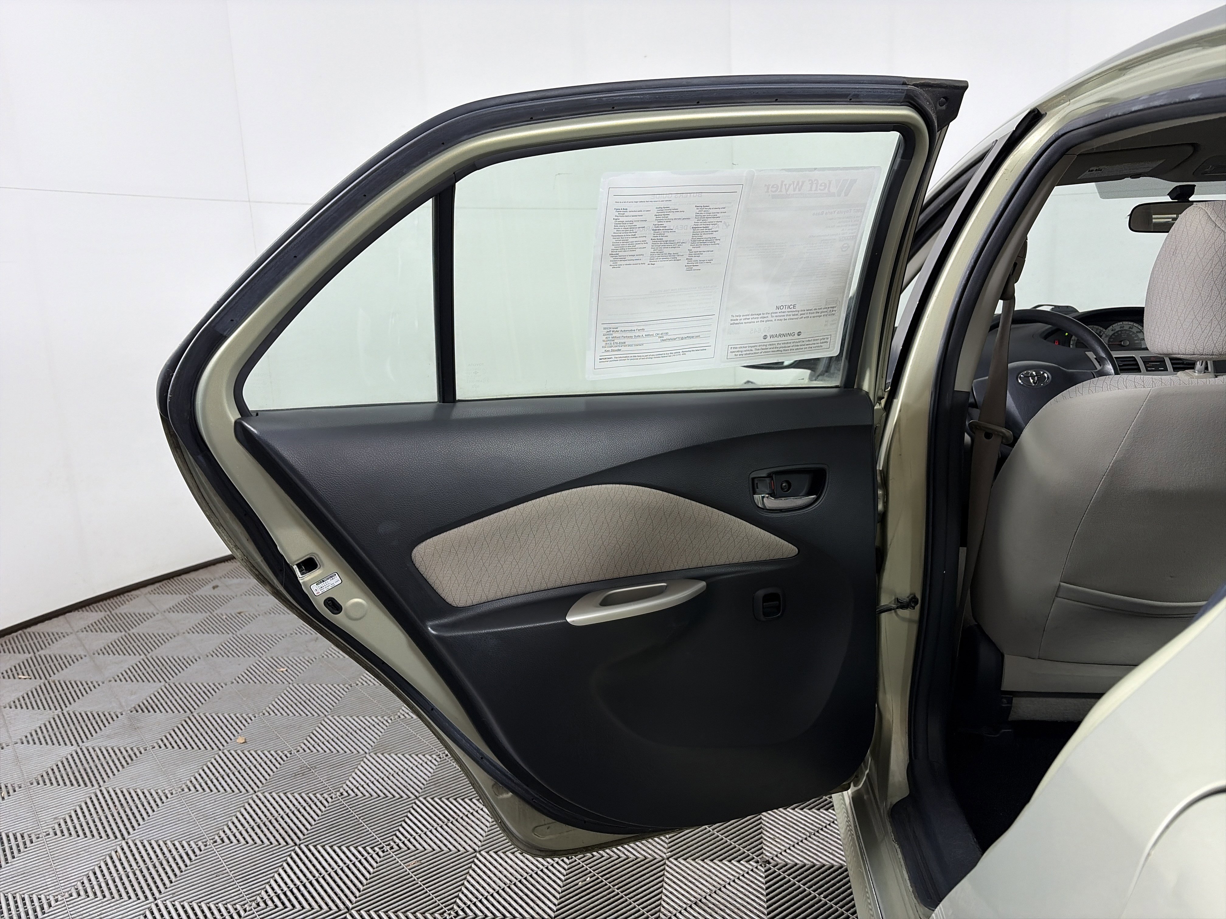 Used 2007 Toyota Yaris Sedan image 32