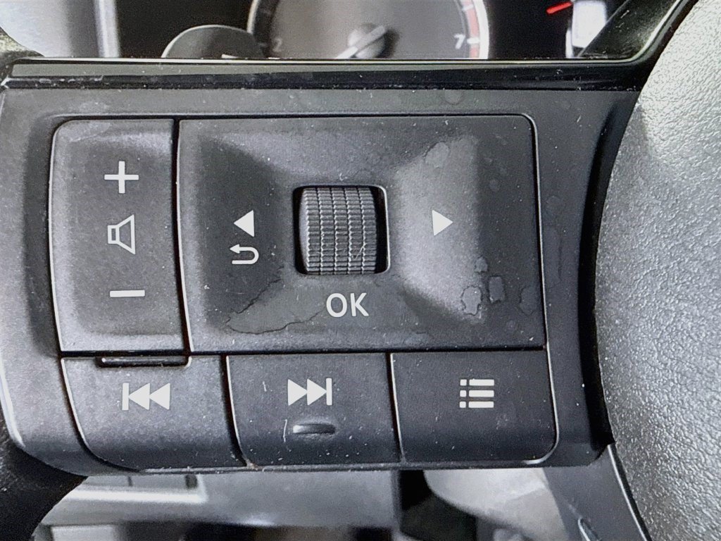 Used 2023 Nissan Rogue SV FWD image 13