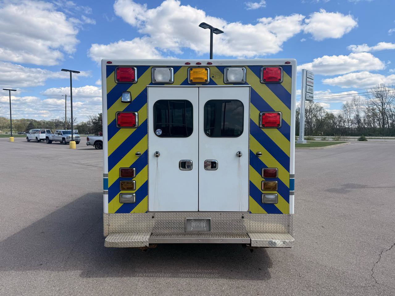 Used 2017 Ford E-450 and Econoline 450 Super Duty w/ Ambulance Prep Package RWD image 4