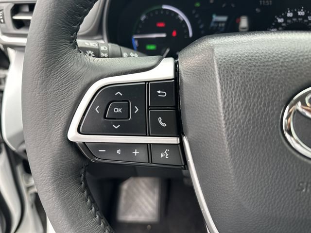 Used 2025 Toyota Sienna XLE w/ XLE Plus Package image 10