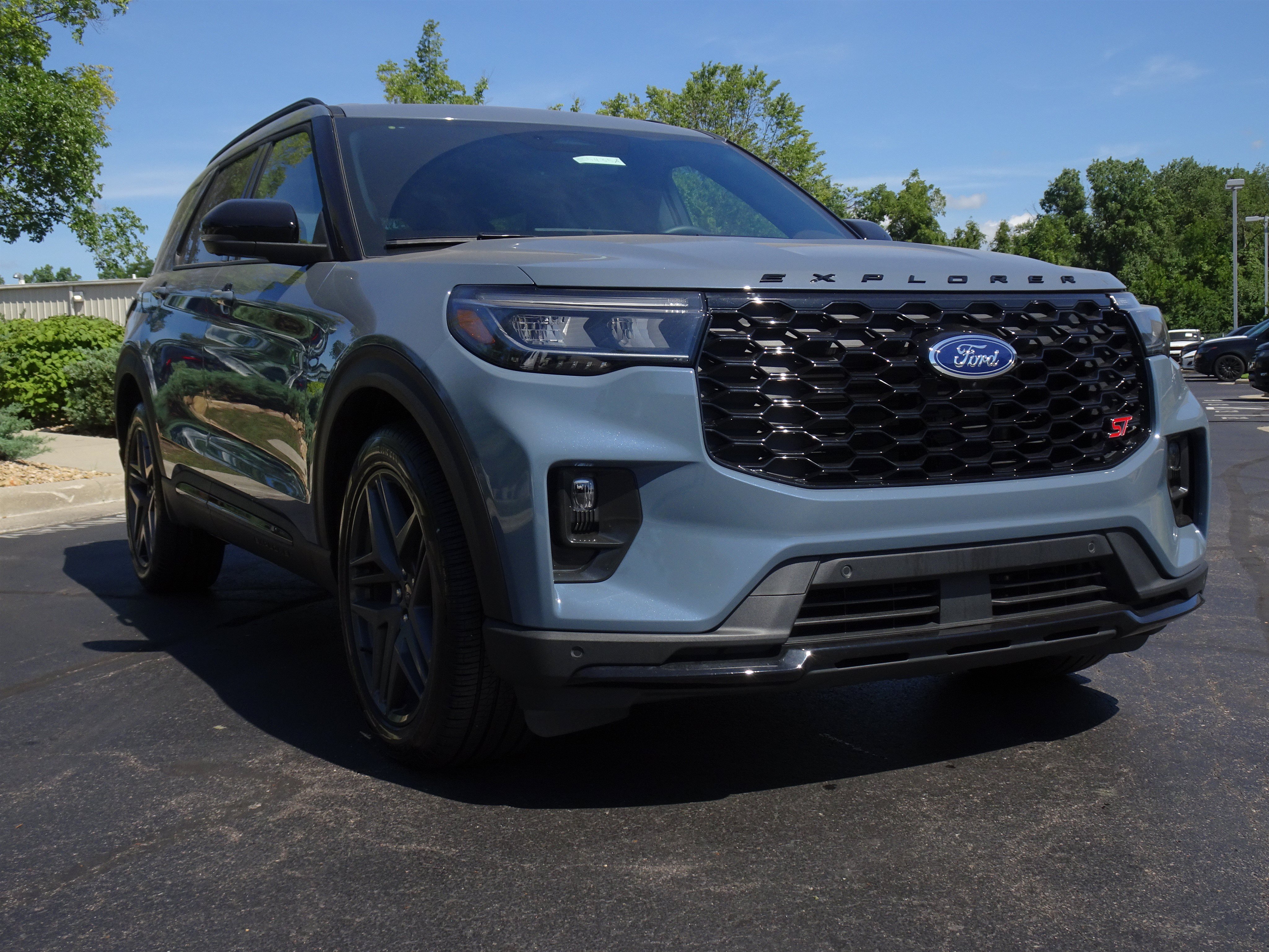 Used 2025 Ford Explorer ST AWD/4WD image 11