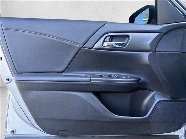 Used 2017 Honda Accord Sport image 10