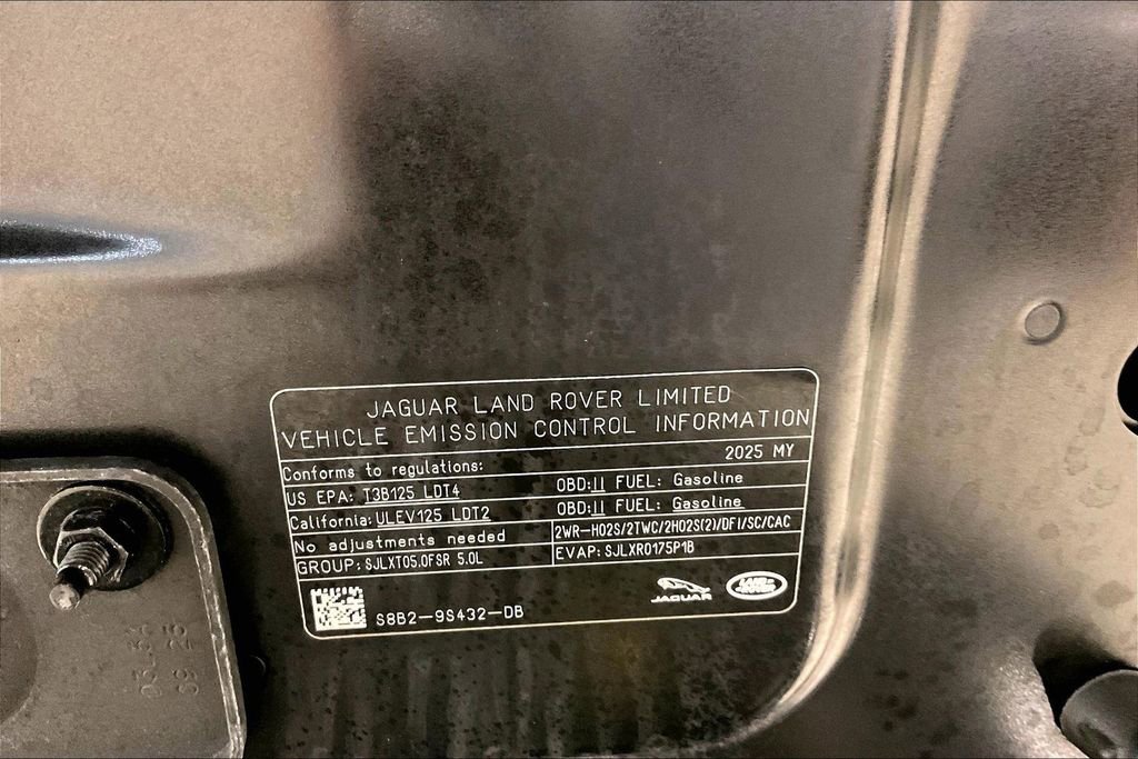 Used 2025 Land Rover Defender 110 V8 AWD/4WD image 31