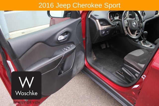 Used 2016 Jeep Cherokee Sport w/ Cold Weather Group image 15