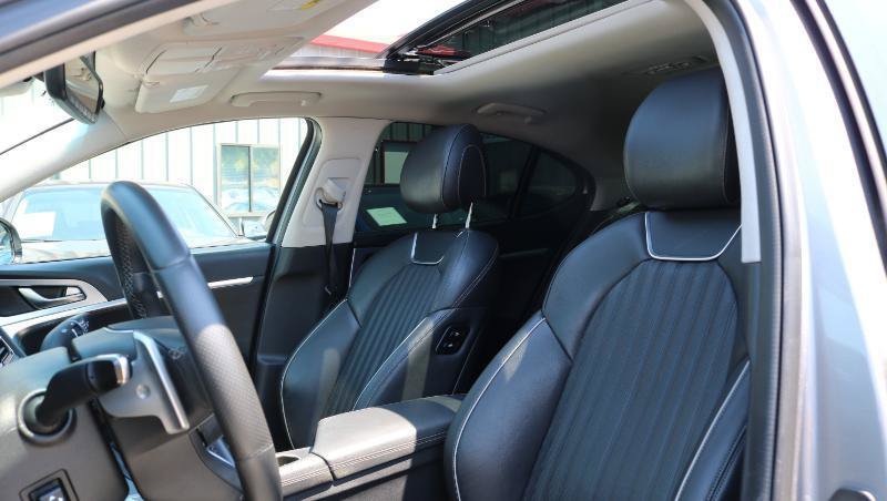 Used 2020 Genesis G70 2.0T w/ Elite Package RWD image 8