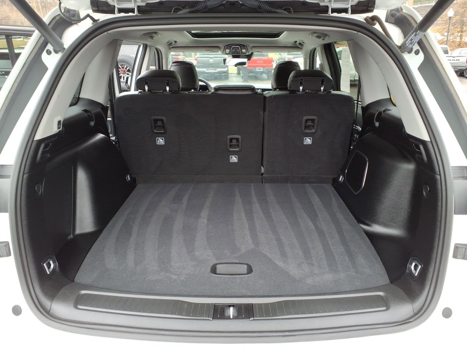 Certified 2023 Jeep Grand Cherokee 4WD 4xe w/ Luxury Tech Group II image 10