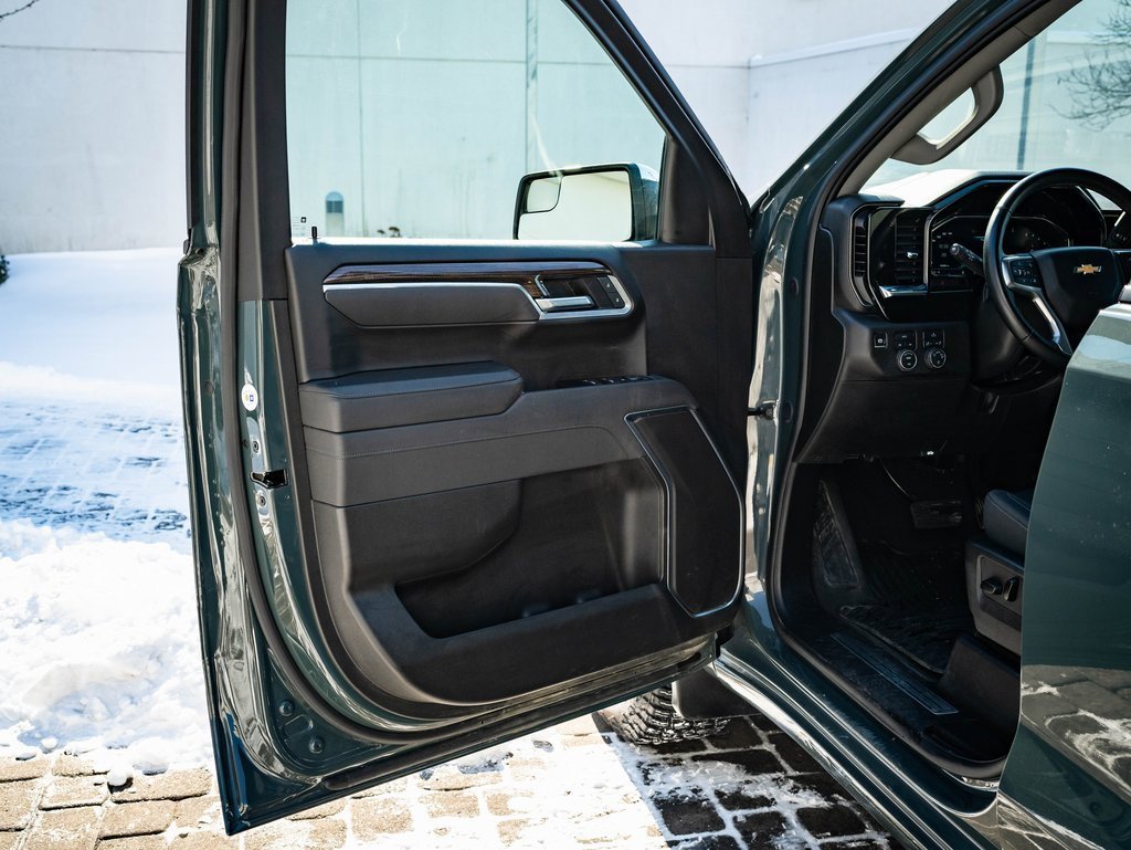 Used 2025 Chevrolet Silverado 1500 LT image 25