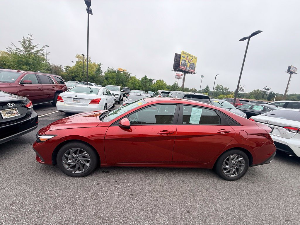 Certified 2024 Hyundai Elantra Blue FWD image 3