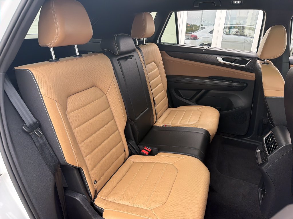 Certified 2026 Volkswagen Atlas Cross Sport SEL R-Line AWD/4WD image 29