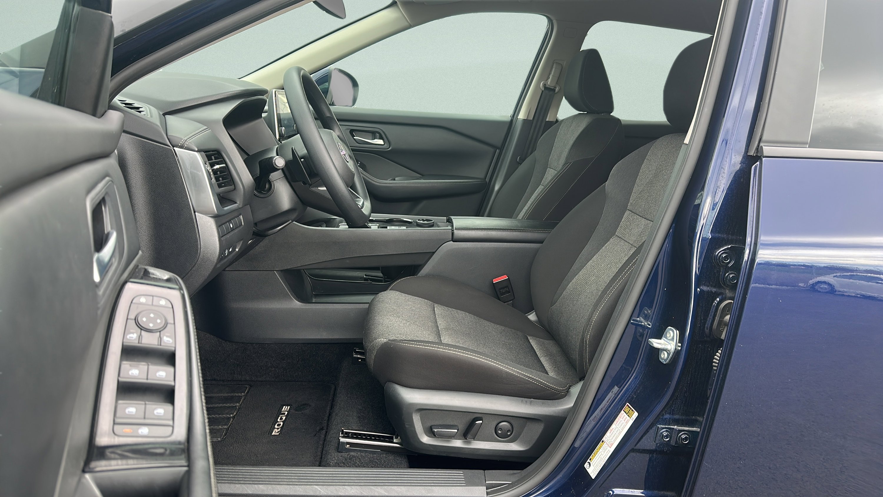 Used 2024 Nissan Rogue SV AWD/4WD image 22