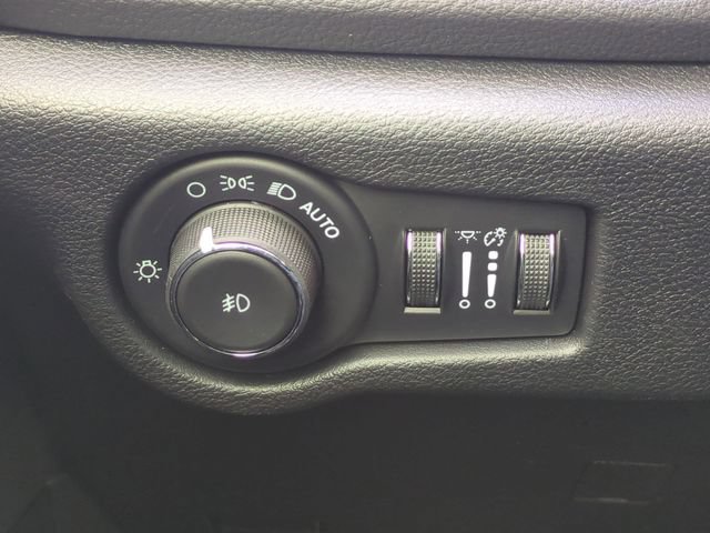 New 2026 Chrysler Pacifica Select FWD image 21