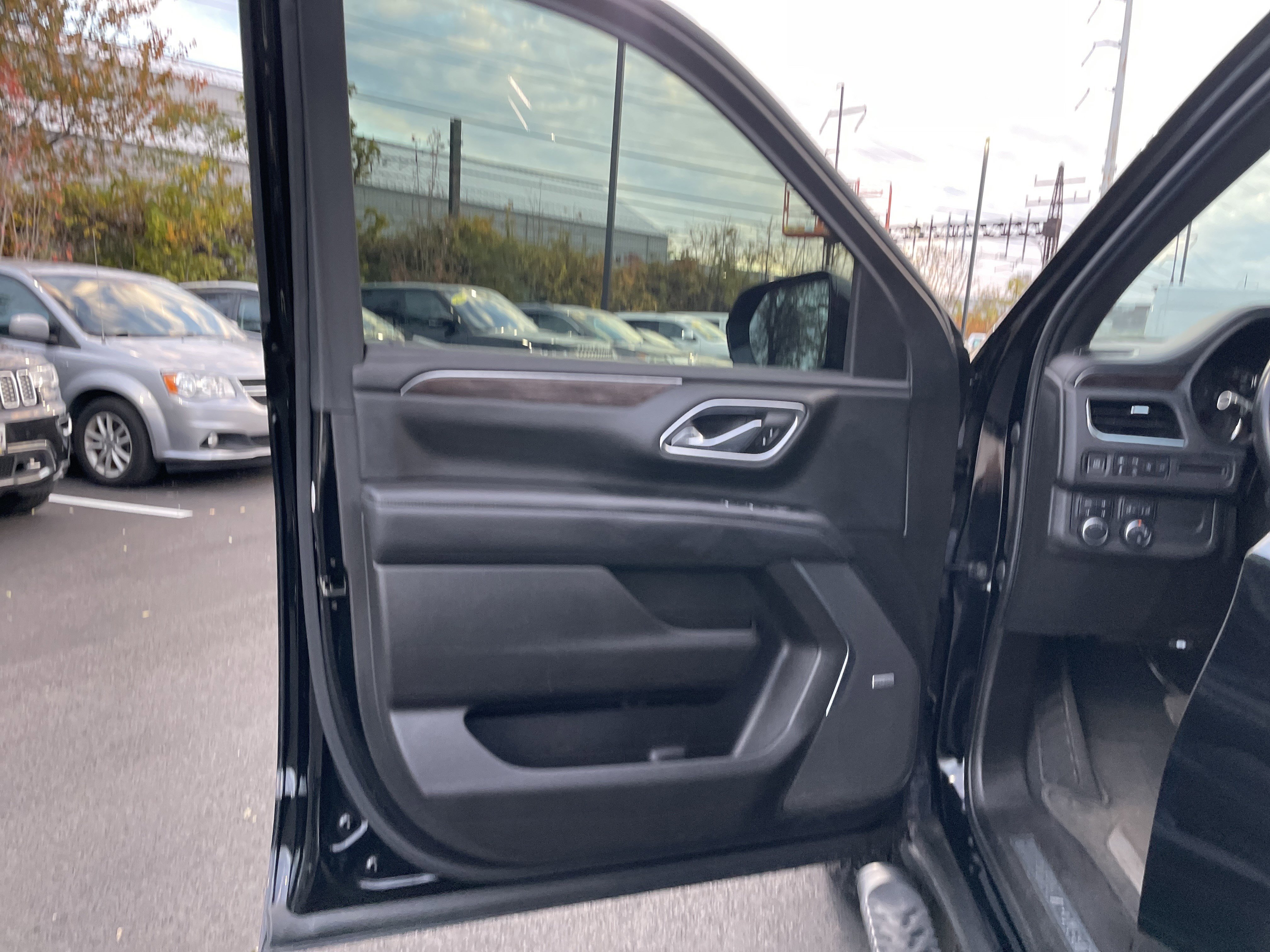 Used 2021 Chevrolet Tahoe Z71 w/ Luxury Package image 36