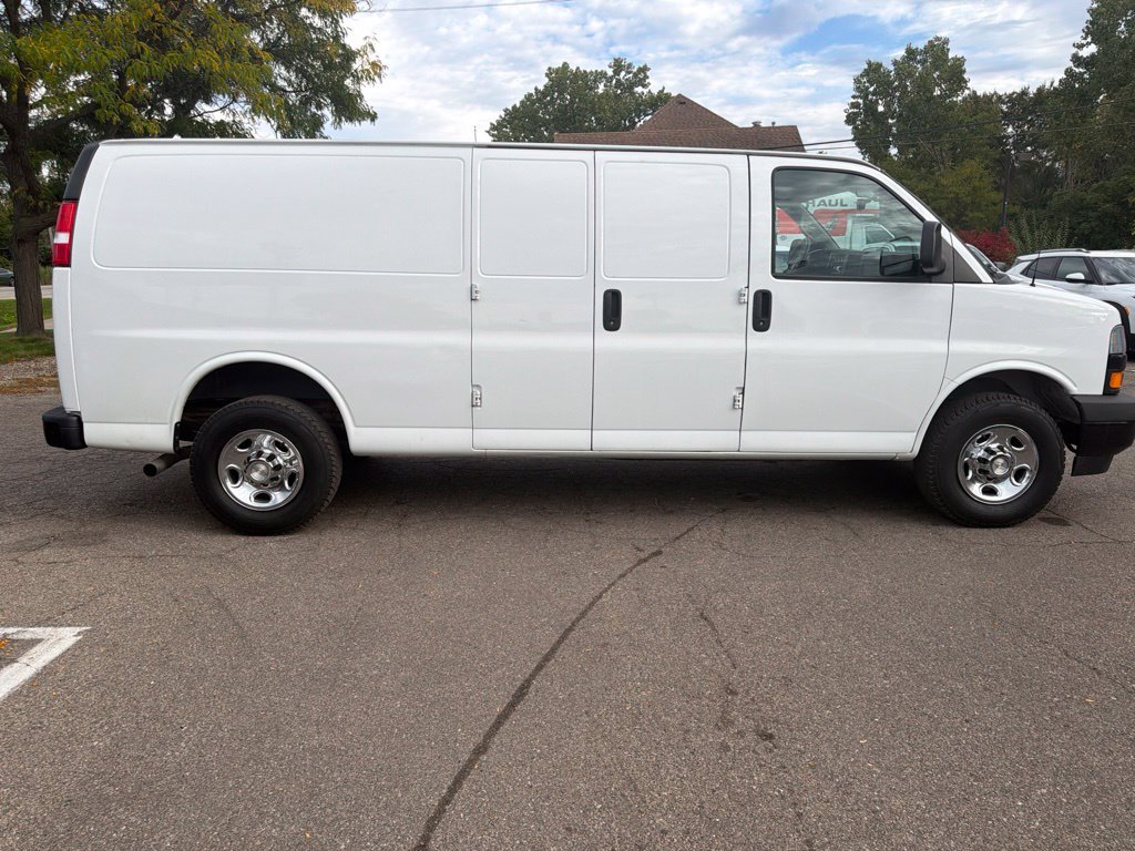 Used 2022 Chevrolet Express 2500 Extended RWD image 4
