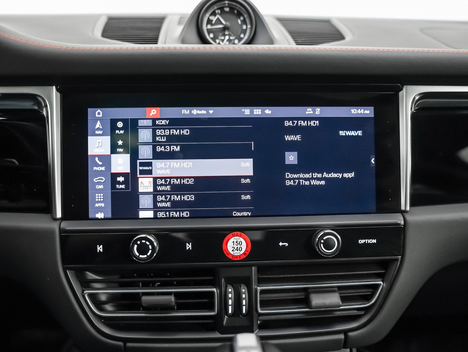 Certified 2022 Porsche Macan S w/ Premium Package Plus image 23