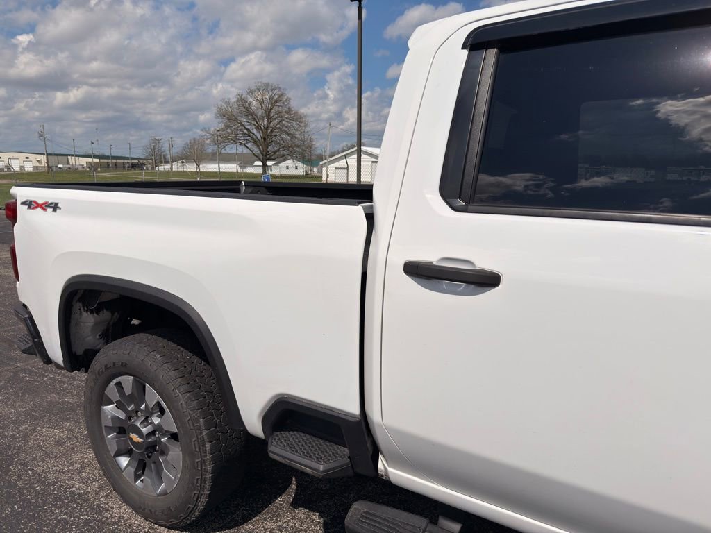 Used 2023 Chevrolet Silverado 2500 Custom w/ Custom Value Package image 5