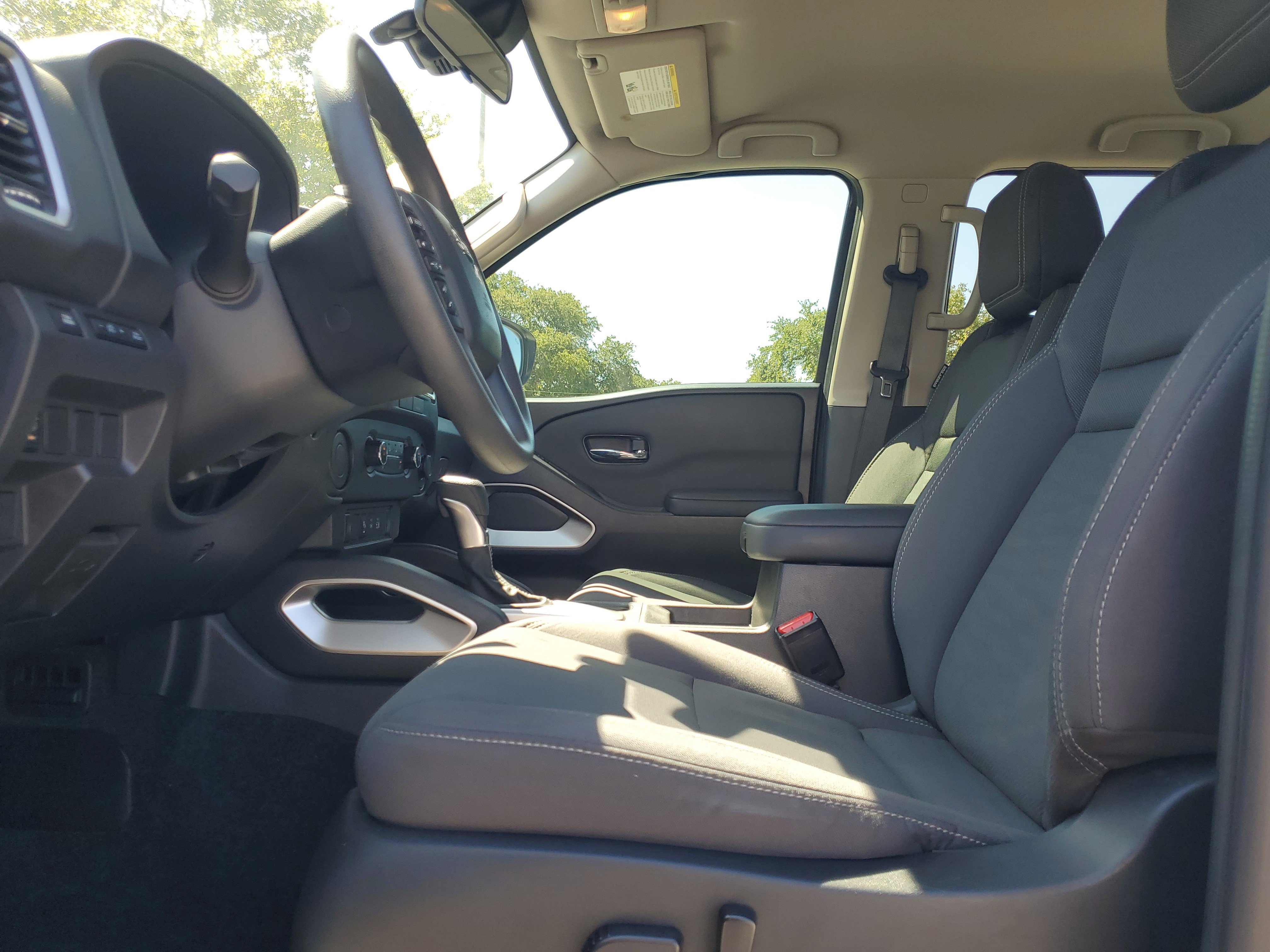 Used 2022 Nissan Frontier SV w/ Technology Package image 19