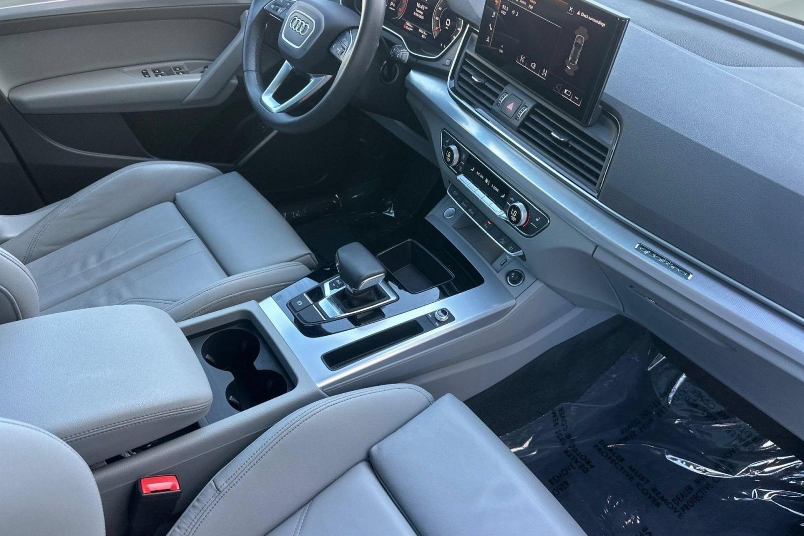 Used 2025 Audi Q5 2.0T Premium w/ Convenience Plus Package AWD/4WD image 32