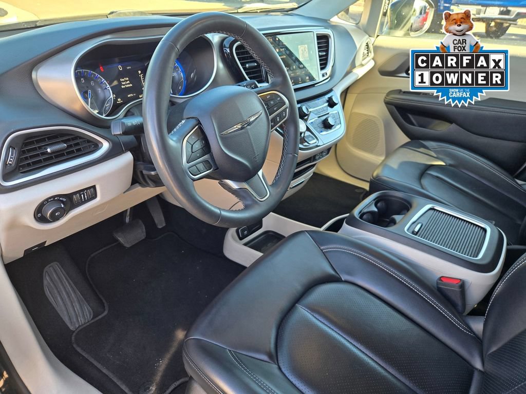 Used 2023 Chrysler Pacifica Touring-L FWD image 10