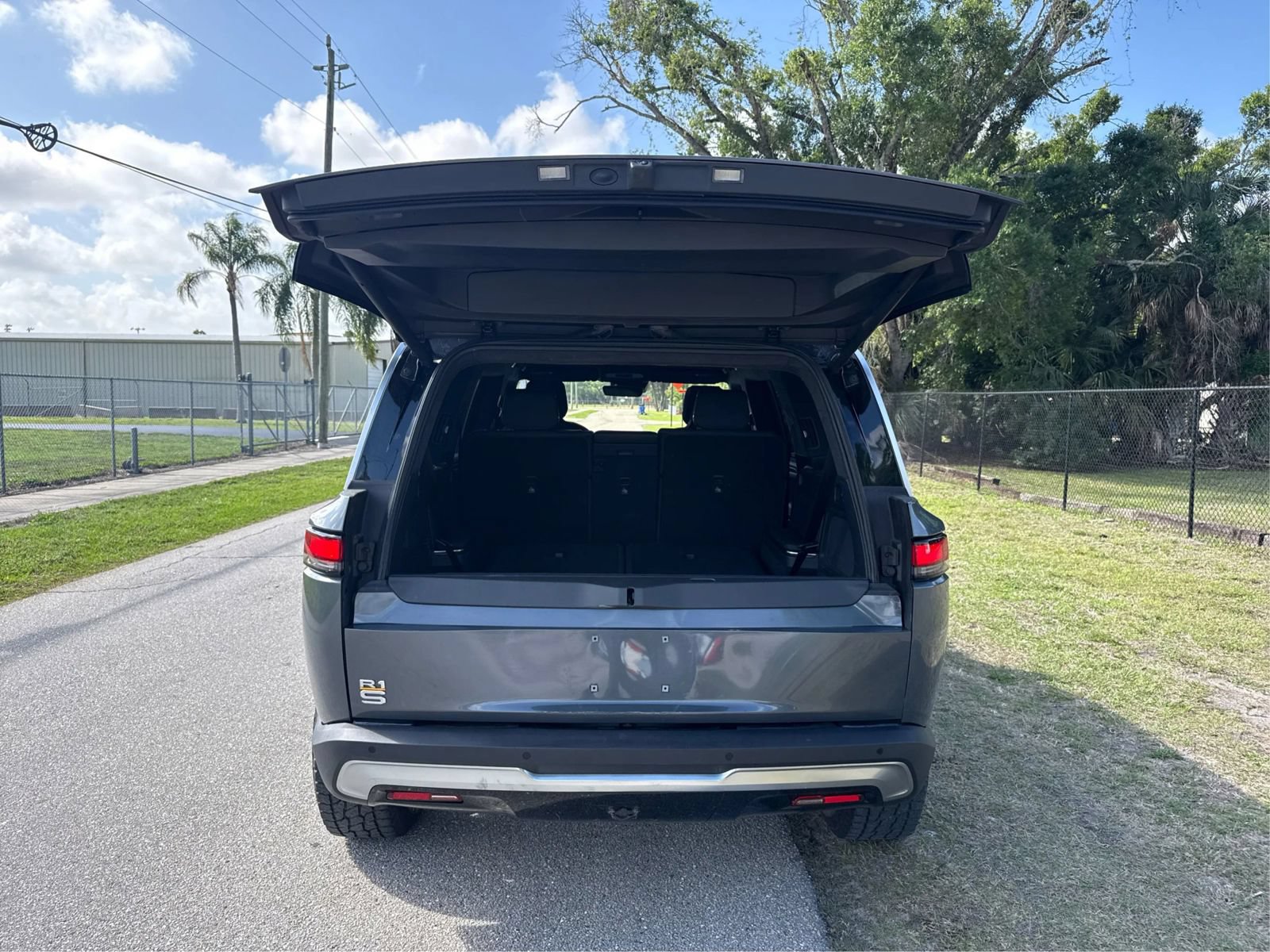 Used 2023 Rivian R1S Adventure AWD/4WD image 12