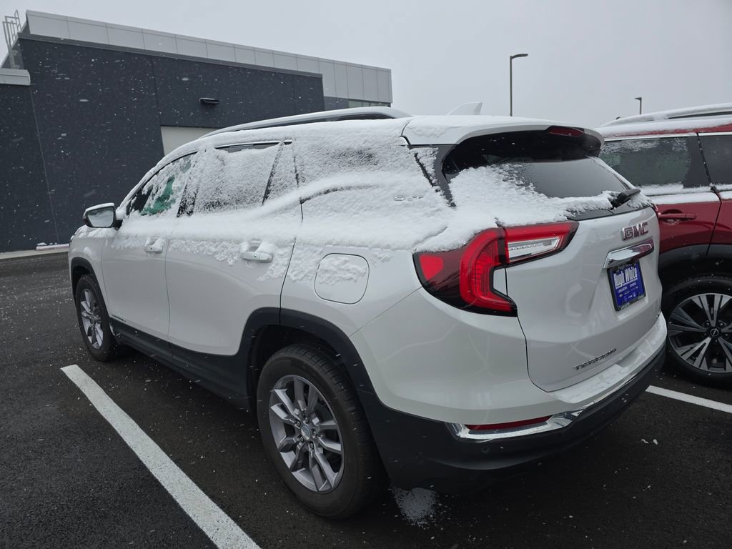 Used 2022 GMC Terrain SLT w/ Tech Package image 4