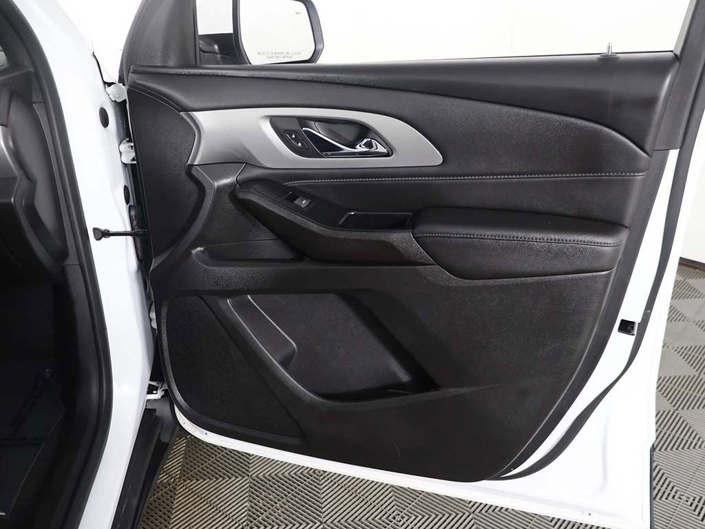 Used 2023 Chevrolet Traverse LT image 19
